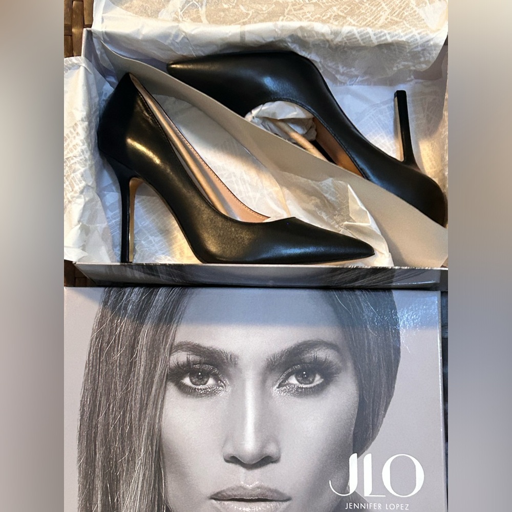J LO • Black Leather Pumps • 7M •